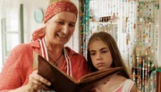 In Gro&szlig;tante Luce (Snježana Sinovčić, links) findet Sofija (Klara Hrvanović, rechts) aber schnell eine Verb&uuml;ndete und schon bald werden die Tage alles andere als langweilig.