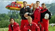Die Medicopter-Crew (v.li.hockend): Rainer Grenkowitz, Serge Falck, (stehend v.li.:) Manfred St&uuml;cklschwaiger, Roswitha Meyer, Wolfgang Krewe und Sabine Petzl.