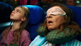Die 12-j&auml;hrige Sofija (Klara Hrvanović, links) aus Belgrad ist total genervt, weil sie die Sommerferien mit ihrer Oma Marija (Olga Odanović, rechts) auf der kroatischen Insel Hvar bei deren Schwester Luce verbringen soll.