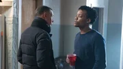 Hank Voight (Jason Beghe, l.) und Lamar Garrison (Bryson Thomas, r.)