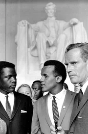 Sidney Poitier, Harry Belafonte und Charlton Heston (v.l.): Poitier und Belafonte waren eng befreundet und zugleich zentrale Figuren der B&uuml;rgerrechtsbewegung der 60er Jahre in den USA.