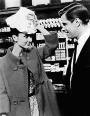 Holly (Audrey Hepburn) und Paul (George Peppard).