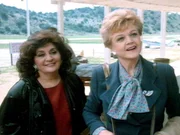 Jessica Fletcher (Angela Lansbury) und ihre Verlegerin Dorothy (Georgia Brown) wurden einem jungen Autoren nach Montana gerufen. Jessica Fletcher (Angela Lansbury) und ihre Verlegerin Dorothy (Georgia Brown) wurden einem jungen Autoren nach Montana gerufen.