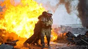 Prypjat, 26. April 1986: Nach der verheerenden Explosion des vierten Reaktorblocks des Kernkraftwerks Tschernobyl k&auml;mpfen Hunderte Einsatzkr&auml;fte und Zivilisten darum, eine noch gr&ouml;&szlig;ere Katastrophe zu verhindern.; Prypjat, 26. April 1986: Nach der verheerenden Explosion des vierten Reaktorblocks des Kernkraftwerks Tschernobyl k&auml;mpfen Hunderte Einsatzkr&auml;fte und Zivilisten darum, eine noch gr&ouml;&szlig;ere Katastrophe zu verhindern.