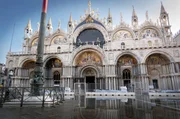 Auch der Markusdom k&ouml;nnte den Folgen der &Uuml;berschwemmungen in Venedig zum Opfer fallen.