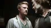 Nikolai (Eric Bouwer) und Rasmus (Roeland Fernhout) sind sich uneinig.