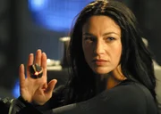 Vala (Claudia Black) hat die Prometheus geentert. Doch ist sie ein Goa'Uld, denn deren Technik kann sie beherrschen...