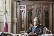Innenminister Cossiga (Fausto Russo Alesi) hat dem entf&uuml;hrten Aldo Moro seine Karriere zu verdanken und sieht es deshalb als seine Pflicht an, f&uuml;r dessen Rettung zu sorgen. Gleichzeitig macht ihm allerdings sein gesundheitlicher Zustand zu schaffen.