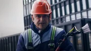 Mission: EAZ EAZ als Putzkraft: Von WC- und Flugzeug- zur Fensterreinigung Staffel 2 Folge 3 EAZ zeigt, ob er genauso so krass putzen kann, wie er rappt