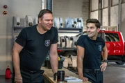 Judd Ryder (Jim Parrack, l.); T.K. Strand (Ronen Rubinstein, r.)