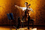 Klaus M&auml;kel&auml; am Cello