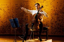 Klaus M&auml;kel&auml; am Cello