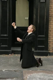 Will unbedingt das Ergebnis des Super-Bowl-Spiels wissen: Barney (Neil Patrick Harris) ...