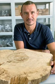 Der Biologe Miroslav Svoboda erforscht europ&auml;ische Urw&auml;lder vor Ort und in seinem Institut an der Prager Universit&auml;t.