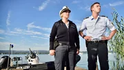 Nele Fehrenbach (Floriane Daniel, l.) und ihr Kollege Pirmin Spitznagel (Simon Werdelis, r.) m&uuml;ssen einen schrecklichen Unfall aufkl&auml;ren.