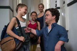 Michi (Luis Vorbach), Katja (Elly Fray) und Tom (Jordan Prentice) (v.l.n.r.)