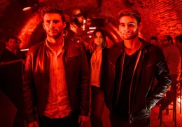 Andrew (Scott Eastwood, l.) und Garett Forster (Freddie Thorp) wollen einen Bugatti f&uuml;r einen Kunden stehlen, doch dabei legen sie sich mit dem Falschen an.