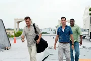 Michaels (Jeffrey Donovan, M.) Bruder ist ermordet worden. Zusammen mit Sam (Bruce Campbell, l.) und dem lokalen Einsatzleiter Brady (Chad L. Coleman) suchen sie nach dem Täter. Michaels (Jeffrey Donovan, M.) Bruder ist ermordet worden. Zusammen mit Sam (Bruce Campbell, l.) und dem lokalen Einsatzleiter Brady (Chad L. Coleman) suchen sie nach dem Täter.