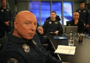 General Hammond (Don S. Davis, li.) leitet die Expedition mit der Prometheus selbst...
