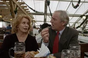 10. Auf dem Oktoberfest h&auml;lt Fritz (G&uuml;nther Maria Halmer) vor seiner Frau Carla (Senta Berger) einen zynischhen Vortrag &uuml;ber die Vorz&uuml;ge der Ehe.