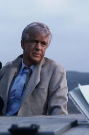 Eugene Hanson (Clu Gulager)