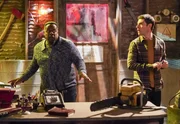 Calvin Butler (Cedric the Entertainer, l.); Dave Johnson (Max Greenfield, r.)