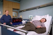 Kurt Meier (Christoph Jungmann, li.) liebt seinen Sohn Stefan (Maximilian Klas, re.) &uuml;ber alles. Stefan studiert Biochemie und sein Vater ist stolz und voller Bewunderung einen so schlauen Sohn zu haben. Doch Stefan geht die Liebe seines Vaters etwas zu weit, er f&uuml;hlt sich erdr&uuml;ckt.