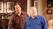 L-R: Jim (Jim Belushi) und Andy (Larry Joe Campbell)