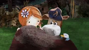 &bdquo;Wer macht die merkw&uuml;rdigen Grummel- und Kauger&auml;usche?&ldquo;, &uuml;berlegen Lily und Salty und verstecken sich &auml;ngstlich.
