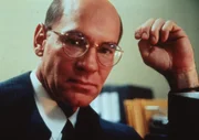 Direktor Skinner (Mitch Pileggi) ist über das Verschwinden der Aktentasche mit den Geheimunterlagen vollkommen außer sich. Direktor Skinner (Mitch Pileggi) ist über das Verschwinden der Aktentasche mit den Geheimunterlagen vollkommen außer sich.