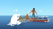 Yann (M.) und Auru (r.) verstehen nicht, wieso Delfin Zoom die Fische, die sie gefangen haben, zur&uuml;ck ins Meer ziehen will.