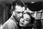 Joe Bradley (Gregory Peck) ist entschlossen, seine einmalige Chance zu nutzen; Prinzessin Ann (Audrey Hepburn) wiederum genie&szlig;t es, einen Tag lang alles tun zu d&uuml;rfen, was sie will.