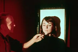 Der Modefotograf Dick Avery (Fred Astaire) &uuml;berzeugt Jo Stockton (Audrey Hepburn) davon, dass aus ihr ein echtes Fotomodell werden kann.