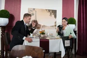 Bambi (Benjamin Heinrich) hat Sina (Valea Katharina Scalabrino) zu einem Essen in einem exklusiven Caf&eacute; &uuml;berredet, bei dem er sich jedoch vor ihr blamiert...