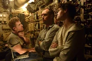 Gittens (Branwell Donaghey), Robinson (Jude Law) und Tobin (Bobby Schofield)