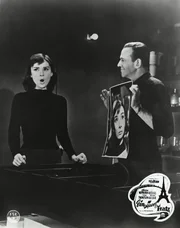 1. Der Starphotograph Dick Avery (Fred Astaire) hat von der kleinen Verk&auml;uferin Jo (Andrey Hepburn) ein Photo gemacht, womit er ihr zu einer Karriere verhelfen will.