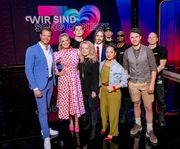 Mark Seibert (l.), Barbara Sch&ouml;neberger (2.v.l.), Nicole (4.v.l.), Caroline Athanasiadis (4.v.r.), Tommy Cash (5.v.l.), Chris Steger (2.v.r.).