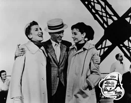 4. Jo, Dick und Maggie (Audrey Hepburn, Fred Astaire, Kay Thompson) machten ihren ersten Paris-Ausflug getrennt, trafen sich dann aber doch, - wo? Auf dem Eiffelturm nat&uuml;rlich.