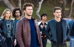 (v.l.) Devin (Gaia Weiss), Andrew Foster (Scott Eastwood), Garrett Foster (Freddie Thorp)