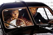 Andrew (Scott Eastwood, l.) und Garett Forster (Freddie Thorp) werden verfolgt...