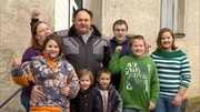 Jsef (51) und Rebecca (33) haben einen Traum: Sie wollen ihrer gro&szlig;en Familie ein gem&uuml;tliches Zuhause schaffen. Vor allem f&uuml;r Sohn Heinrich (15), der mit einem Herzfehler auf die Welt kam, ist ein R&uuml;ckzugsort wichtig.