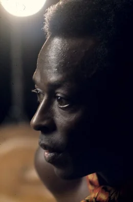 Miles Davis war Trompeter, Bandleader und Innovator. Er war elegant, intellektuell und beeindruckend &ndash; aber auch sprunghaft, arrogant und kalt.