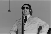 Der amerikanische Kultführer und Gründer des People's Temple, Jim Jones, spricht in der Glide Church, San Francisco, Kalifornien. Der amerikanische Kultführer und Gründer des People's Temple, Jim Jones, spricht in der Glide Church, San Francisco, Kalifornien.