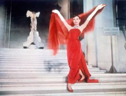 Jo Stockton (Audrey Hepburn).