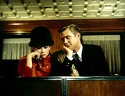 Holly (Audrey Hepburn) und Paul (George Peppard) beim Einkaufsbummel.