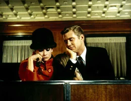Holly (Audrey Hepburn) und Paul (George Peppard) beim Einkaufsbummel.