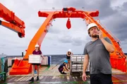 Tiefseeforscher Dr. Torben Riehl und sein Team bei der Arbeit an Deck
