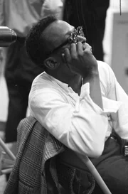 Miles Davis Werdegang war gepr&auml;gt von einem unbezwingbaren Willen, Grenzen zu sprengen und eine selbstbestimmte Existenz zu f&uuml;hren. Auch das machte ihn zum Weltstar.
