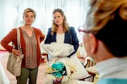 Heidi (Margarita Broich, li.) und ihre Tochter Antonia „Toni“ Janssen (Diana Amft) holen das Hochzeitskleid bei Hannelotte (Ramona Kunze-Libnow) ab. Heidi (Margarita Broich, li.) und ihre Tochter Antonia „Toni“ Janssen (Diana Amft) holen das Hochzeitskleid bei Hannelotte (Ramona Kunze-Libnow) ab.