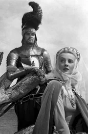 Mordred (Stanley Baker, li.) hat in Fee Morgan (Anne Crawford, re.) eine Verb&uuml;ndete.